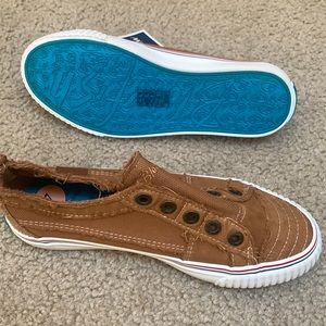 Size 7 sneakers, brand new with the tag from blowfish Malibu.